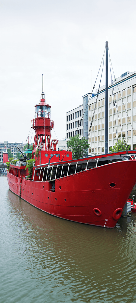 Vessel 11 te Rotterdam, dat zich in een rood schip bevindt.