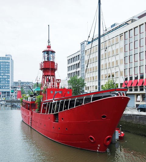 Vessel 11 te Rotterdam, dat zich in een rood schip bevindt.